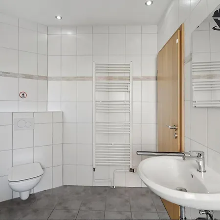 Monteur - Fuer Bis Zu 5 Personen In 63457 - Hu15 Apartment Hanau